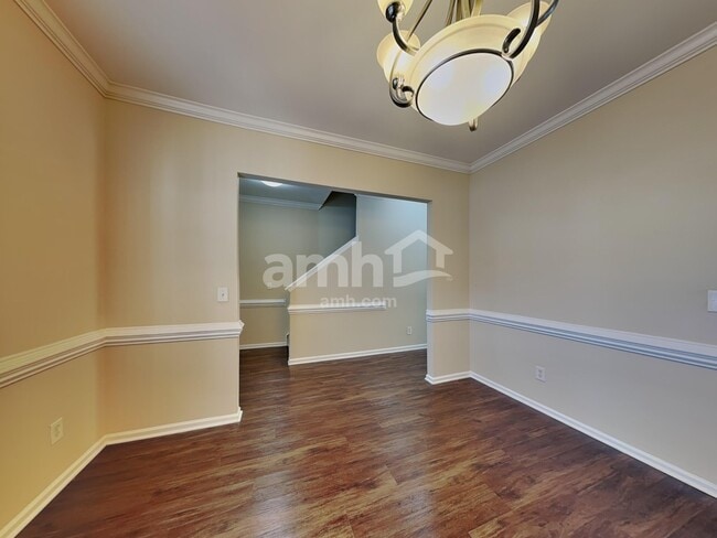 Building Photo - 6352 Hedgewood Ln