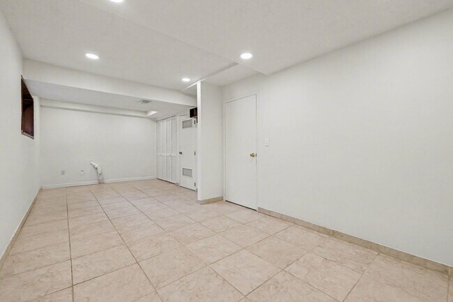 Building Photo - Spacious 2Bed/2.5Bath Townhouse in Central Denver