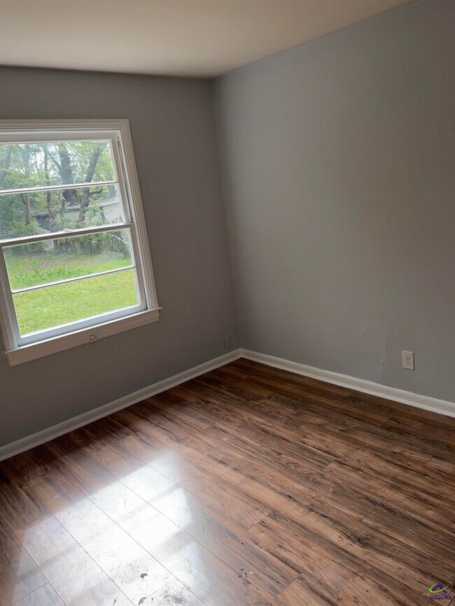 Building Photo - 202 Ruzelle St