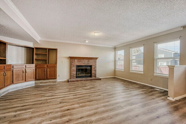 Building Photo - 8420 Ilex Dr