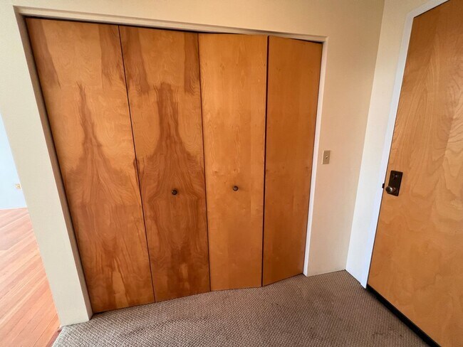 Building Photo - Historic Lincoln School Condo in downtown Eugene