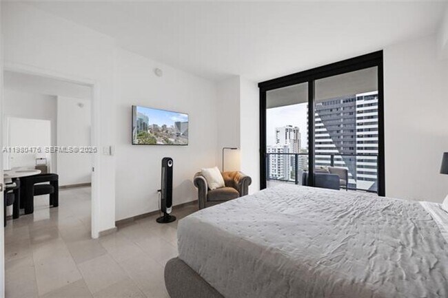 Building Photo - 88 SW 7th St