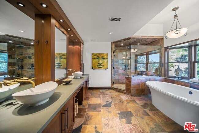 Building Photo - 24409 Voltara Ct