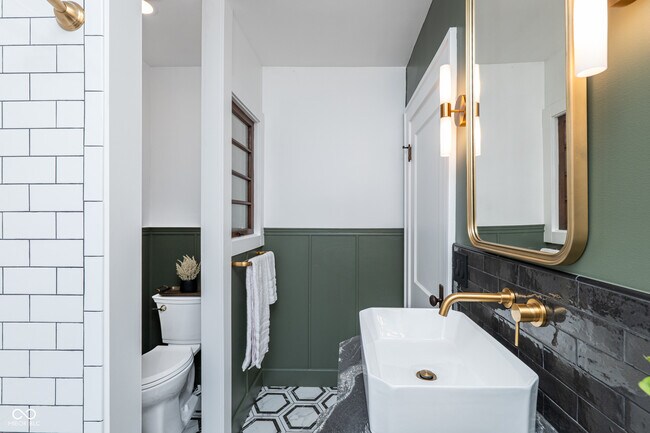 Building Photo - 322 E 37th St