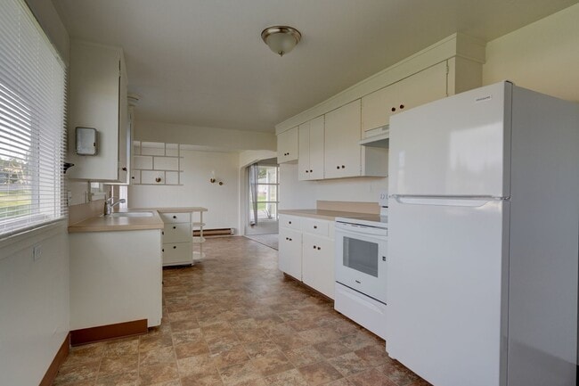 Building Photo - Single Family 2 bedroom 1 Bath Home