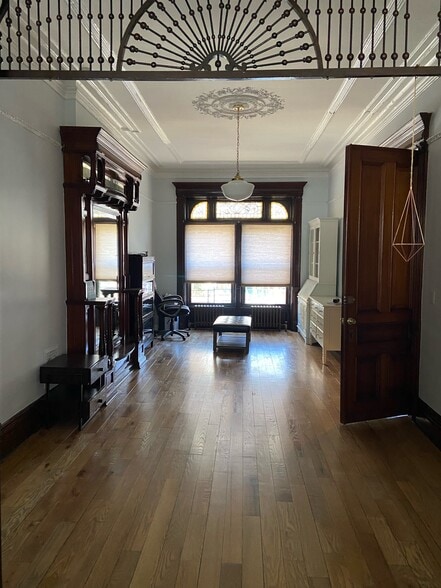 Building Photo - 308 Lewis Ave