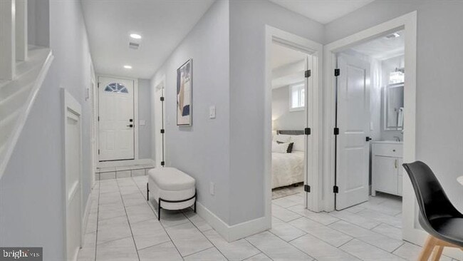 Building Photo - 413 Ingraham St NW