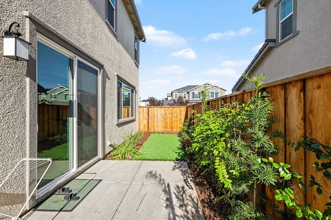 Building Photo - Newer Home Available in Tracy Hills