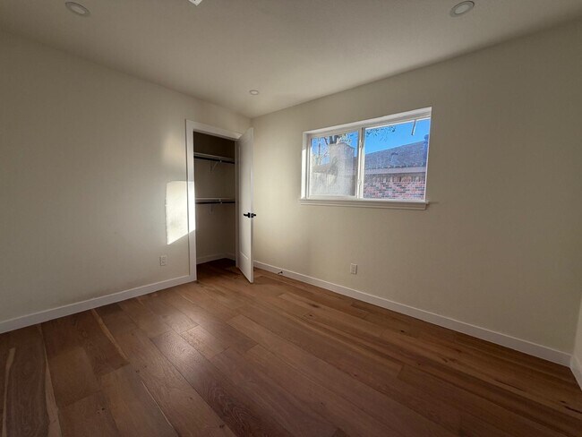 Building Photo - 2618 Pine Village Dr