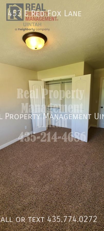 Building Photo - 453 E Red Fox Ln