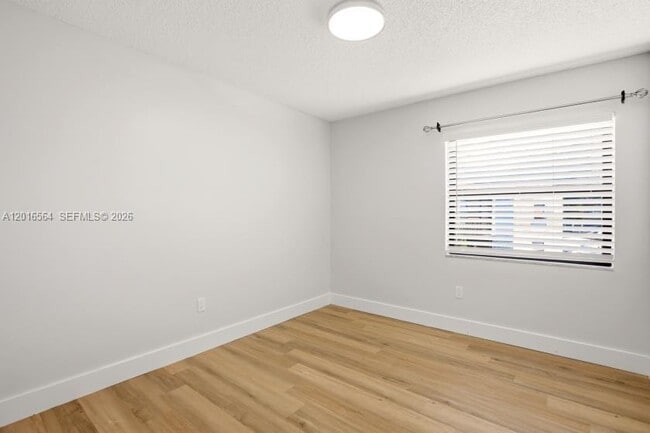 Building Photo - 9425 Fontainebleau Blvd