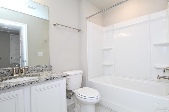 Building Photo - 310 S F St