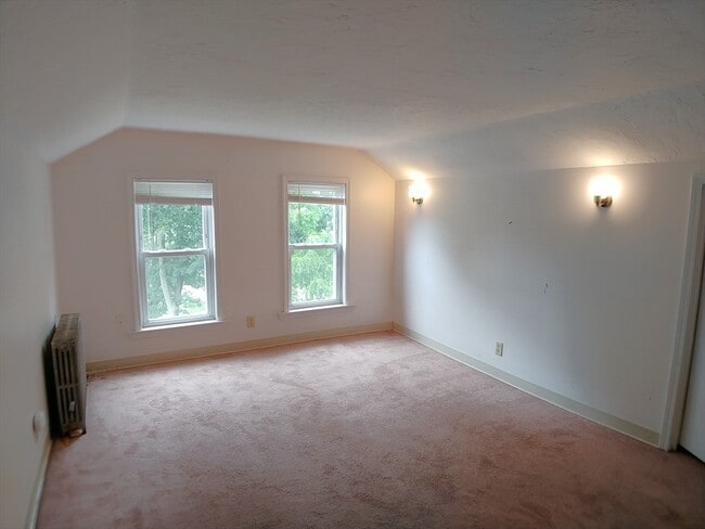 Building Photo - 77 Hudson St