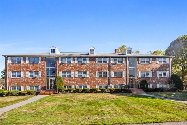 Building Photo - 90 Edgelawn Ave