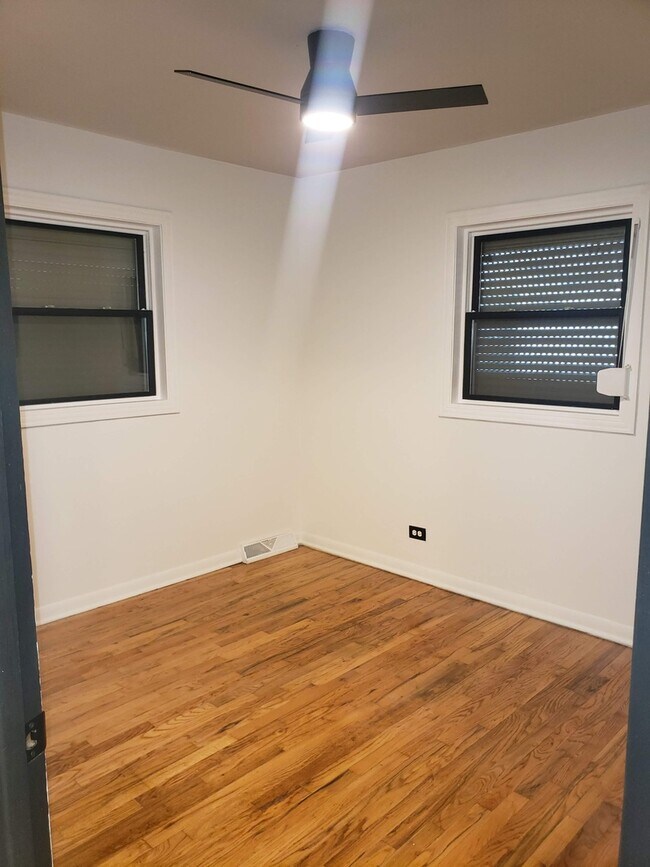 Building Photo - 1429 Kasten Dr