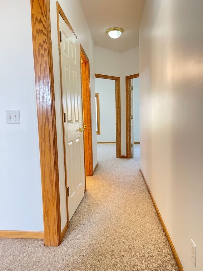 Building Photo - Northwest Omaha Gem: 2,700 Sq Ft, 3-Bedroom, Walk-Out Finished Basement, Fenced Yard, 3-Car Garag...