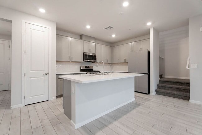 Building Photo - 11620 Desert Hollow Avenue
