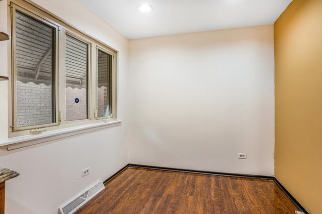 Building Photo - 8840 S Halsted St