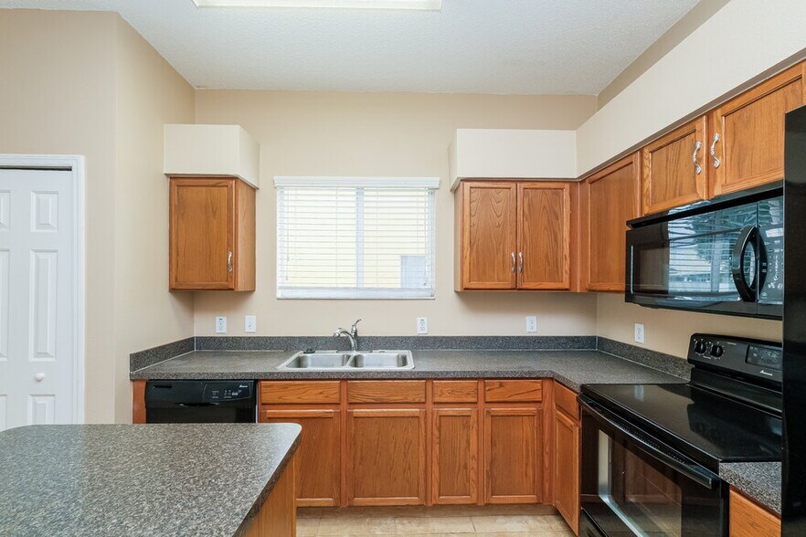 Building Photo - 12822 Longcrest Dr