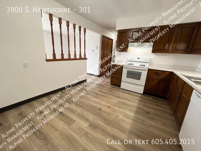 Building Photo - 3900 S. Hawthorne-301