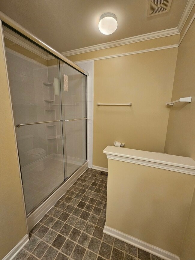 Building Photo - 504 Lancaster Dr