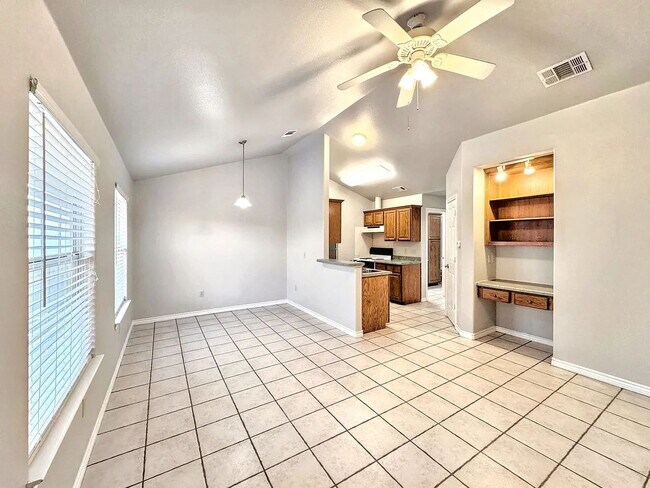 Building Photo - "Charming 1-Bedroom Haven in San Marcos – Cozy 651 sq ft Retreat on Burleson Street!"