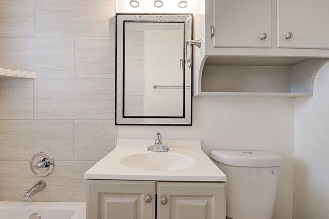 Building Photo - 4704 SE 18th St