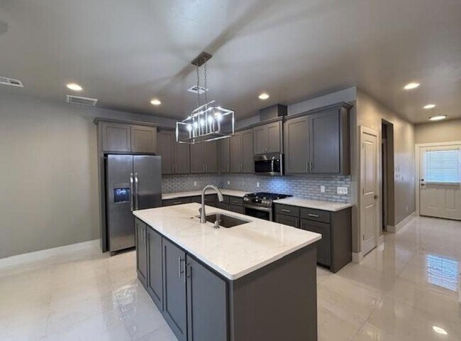 Building Photo - 604 Abadan Dr