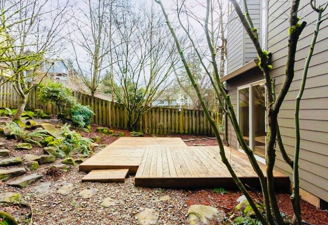 Building Photo - Adorable SW Portland Home Now Available