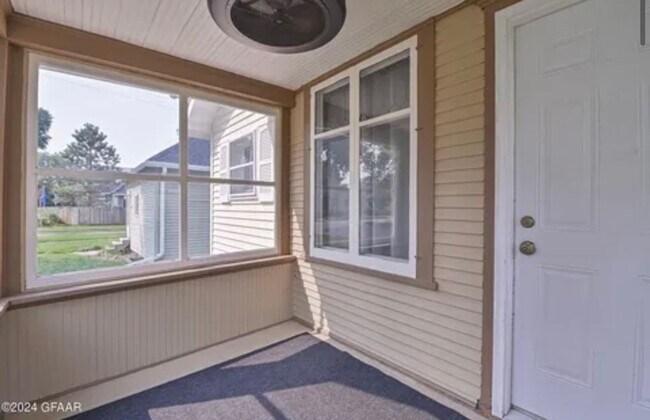 Building Photo - Adorable Single Family Home - 3 bedroom/1 bathroom!