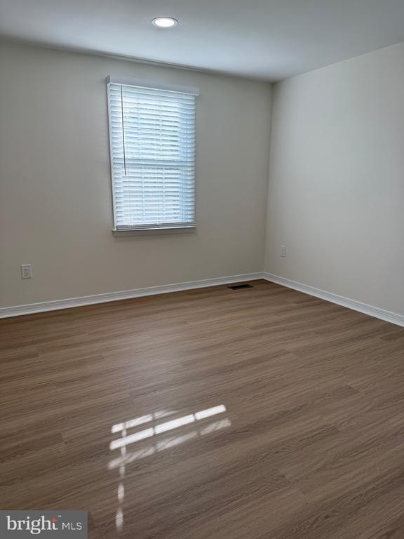 Building Photo - 3301 Fallowfield Dr