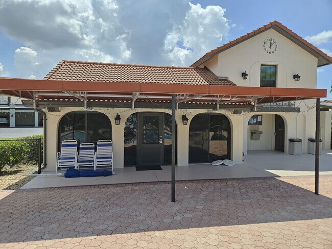 Building Photo - 744 Avenida Estancias