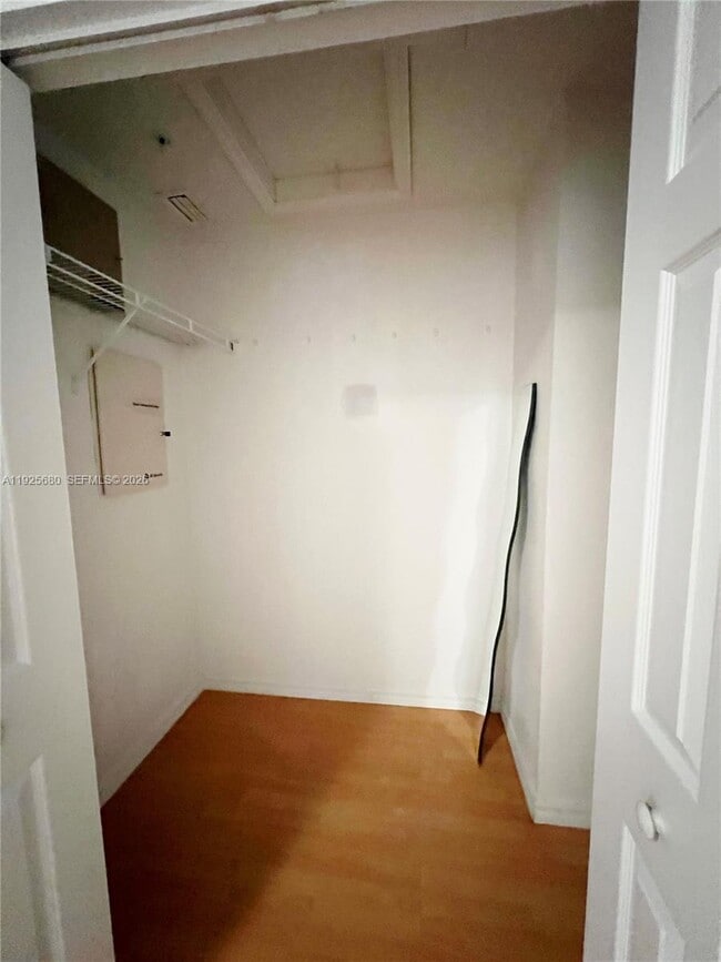 Building Photo - 8940 NE 8th Ave