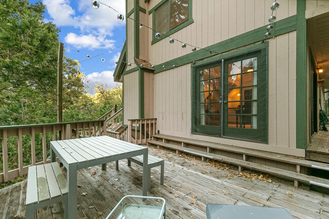 Building Photo - 117 A Ln