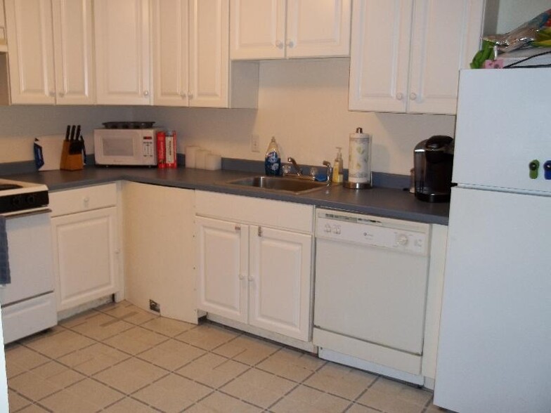 Primary Photo - 36 Dighton St