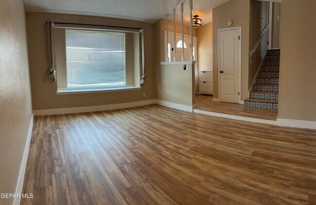 Building Photo - 5527 Carousel Dr