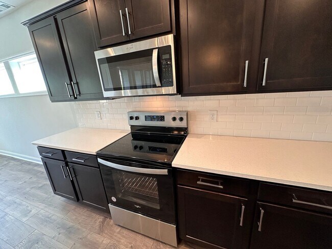 Building Photo - 2024-Built Beautiful 4-Bedroom and 3.5 Bat...