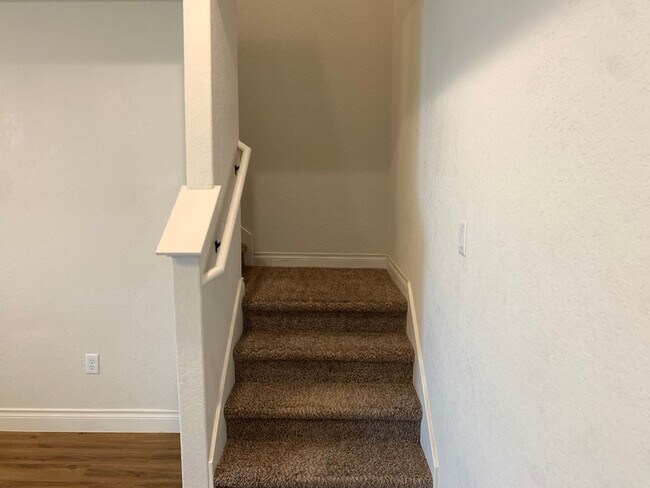 Building Photo - 3/2.5/1.5 Duplex /Easy access to I-35 / Fridge, Washer, Dryer / Fenced in yard / NBISD