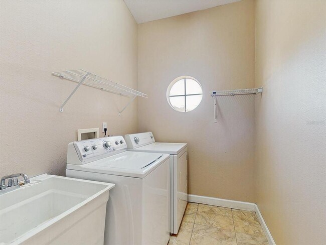 Building Photo - 978 Alsace Dr