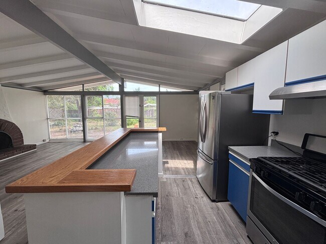 Building Photo - CUPERTINO-charming Eichler house for rent in the heart of Cupertino