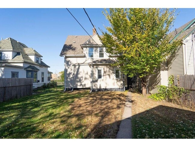 Building Photo - 1606 Concordia Ave