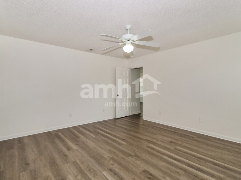 Building Photo - 7236 Walking Horse Ct