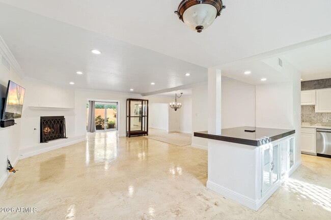 Building Photo - 2614 E Osborn Rd