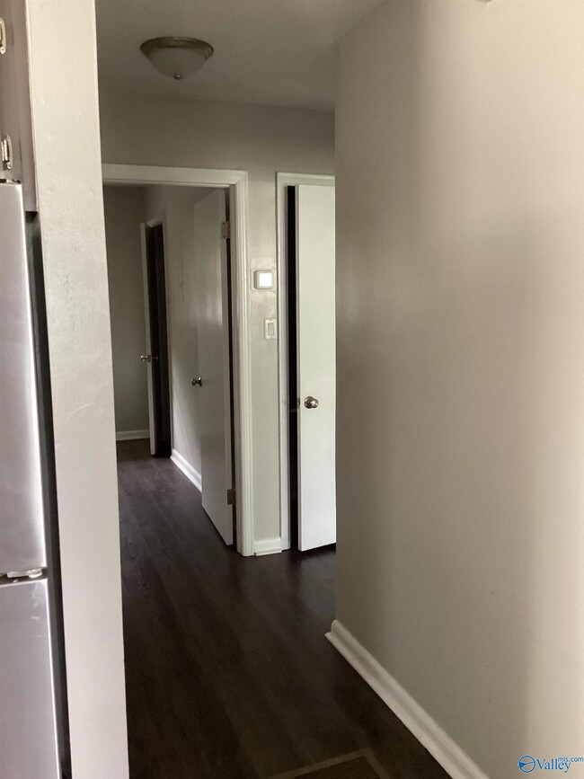 Building Photo - 2408 Whitesburg Dr