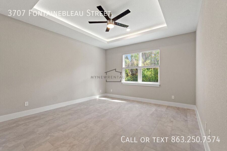 Building Photo - 3707 Fontainebleau St