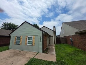 Building Photo - HF:2307 N Lincoln Ave