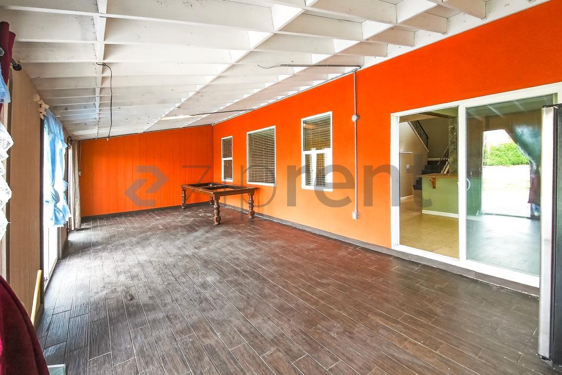 Building Photo - 619 W Ave H 13