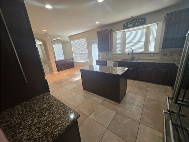 Building Photo - 2520 Garnetfield Ln