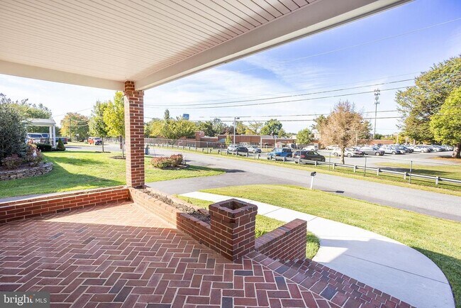 Building Photo - 21411 Montgomery Ave
