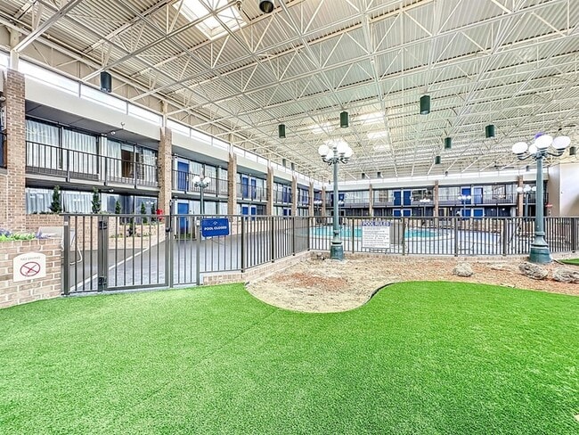 Building Photo - 910 Suemac Rd